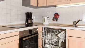 Kühlschrank, Mikrowelle, Ofen, Geschirrspüler