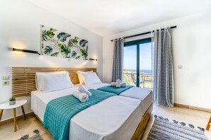 2 soverom, safe på rommet, strykejern/-brett og reiseseng for barn