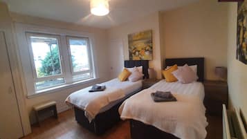 City Apartment | 2 bedrooms, individually decorated, desk, laptop workspace