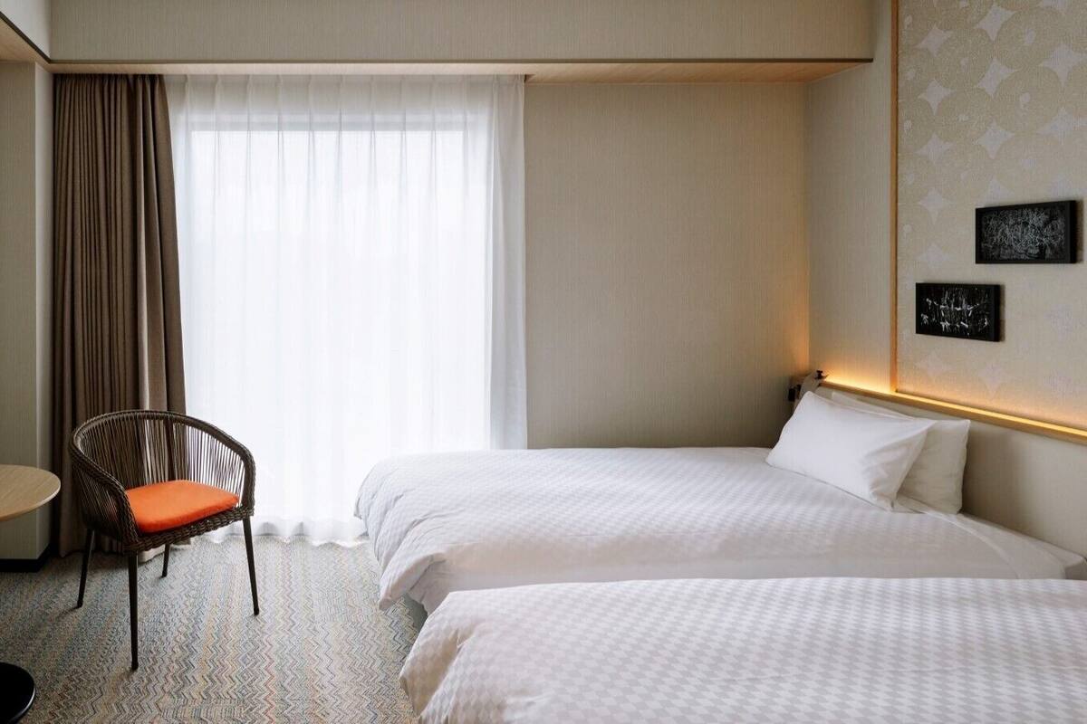 Down comforters, WiFi (free), bed sheets