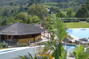 Piscine couverte, piscine extérieure