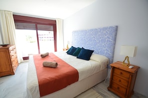 2 bedrooms, desk, iron/ironing board, travel cot