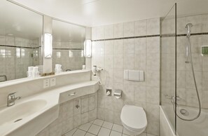 Junior Suite | Bathroom | Free toiletries, hair dryer, towels - Aarauerhof - Self Check-in  (Aarau)