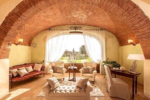 Televisie, een stereo en een printer