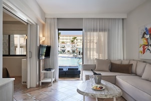 Premium One Bedroom Suite Swim up | Living area | LCD TV