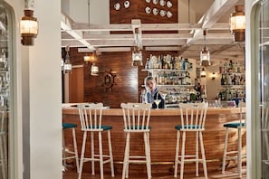 4 bares o lounges, bar de cocteles