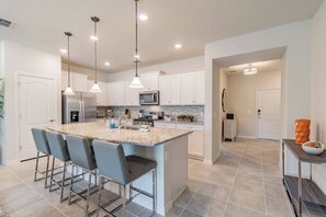 Refrigerador, microondas, parrilla de estufa y lavavajillas 