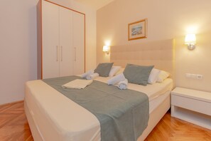 2 bedrooms, iron/ironing board, WiFi, bed sheets - Luxury apartment L2 in Villa Ruzmarina - 1 min walk to the beach (Marušici)