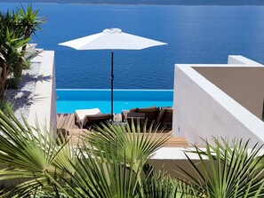 Property grounds - Luxury apartment L2 in Villa Ruzmarina - 1 min walk to the beach (Marušici)