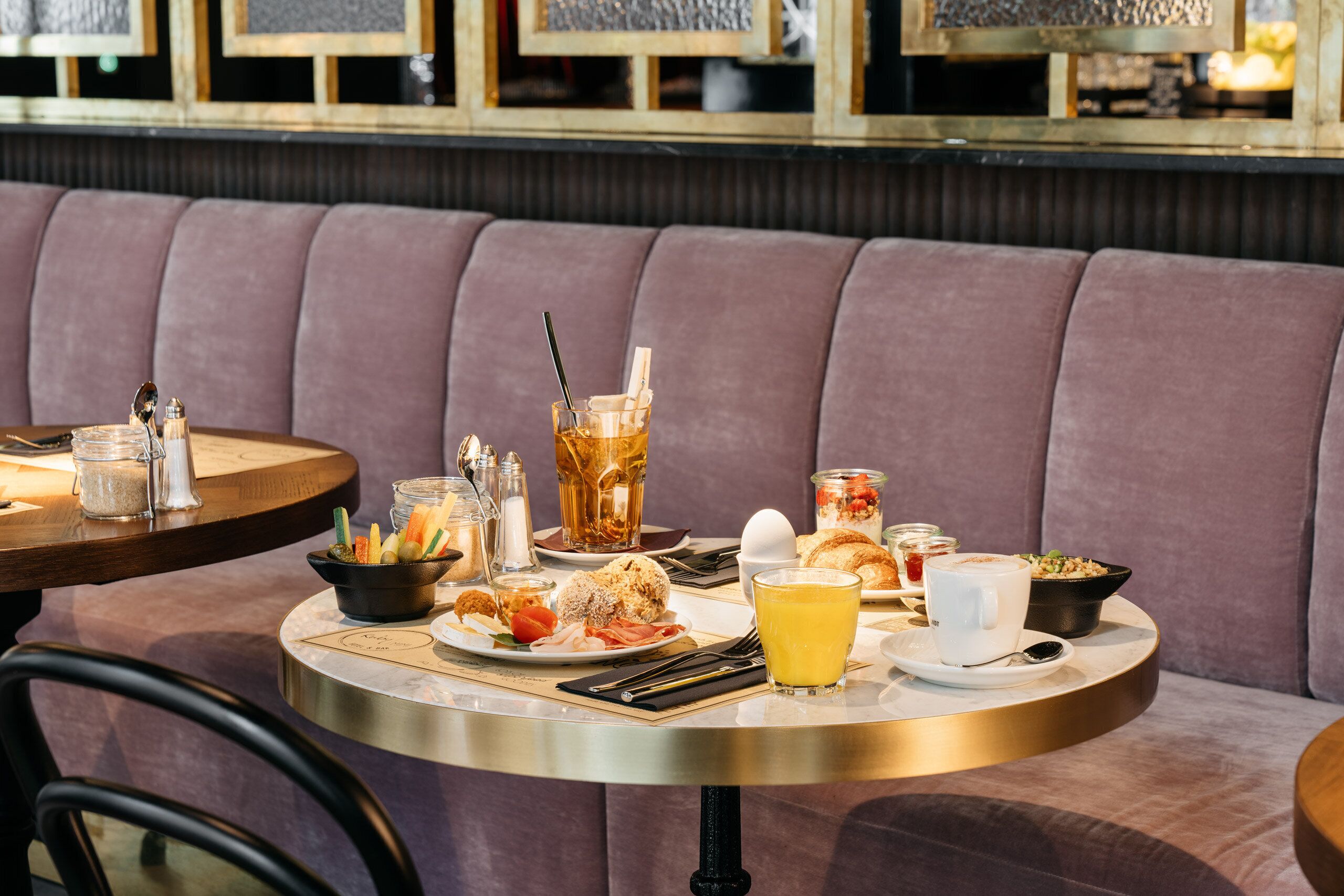 Tägliches Frühstücksbuffet gegen Gebühr