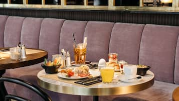Tägliches Frühstücksbuffet gegen Gebühr