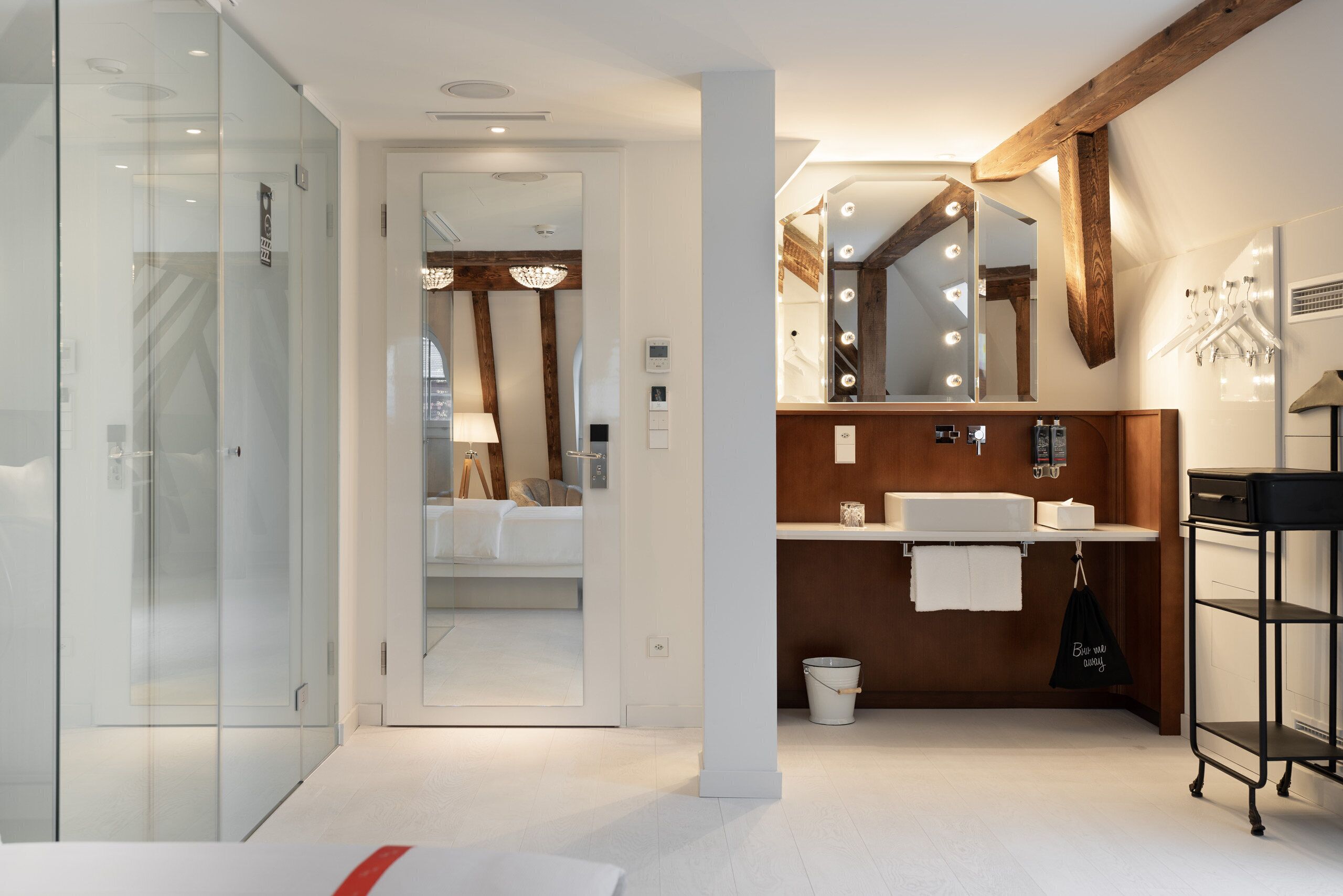 Regadera, regadera tipo lluvia, amenidades de baño de diseñador 