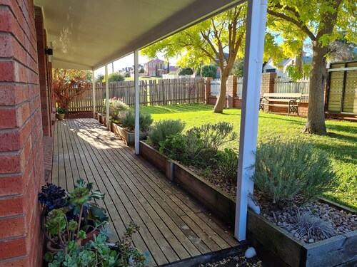 Recently renovated house in quiet leafy surroundings.. 