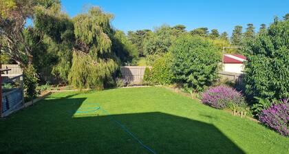 Recently renovated house in quiet leafy surroundings..