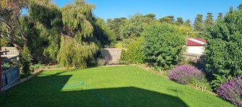 Recently renovated house in quiet leafy surroundings..