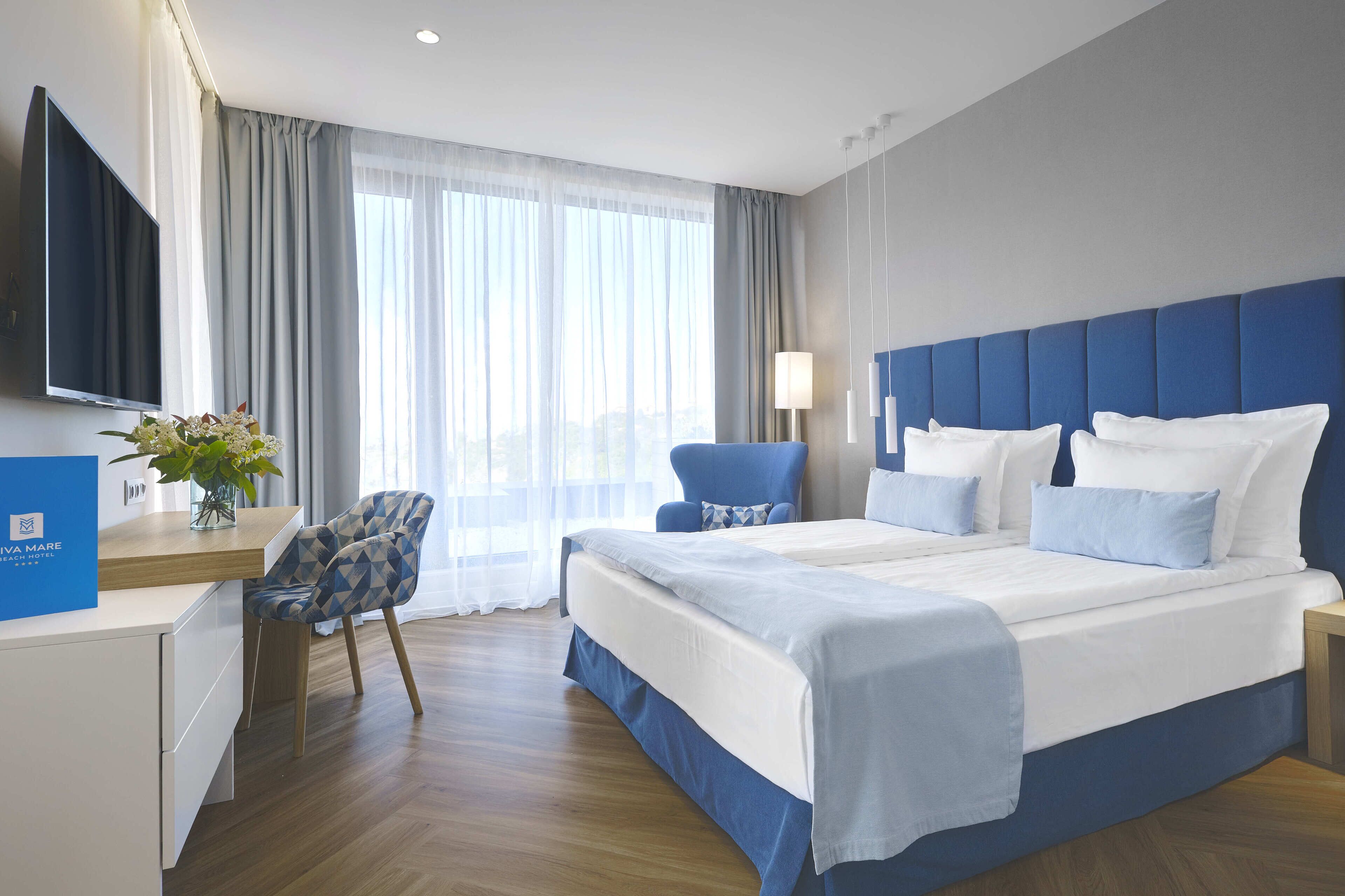 Highlight room with Sea view | Een bureau, een laptopwerkplek, verduisterende gordijnen