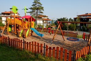 Children’s play area – outdoor