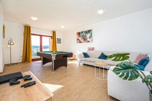 TV, fireplace - Villa Slavica ZadarVillas (Sveti Filip i Jakov)