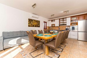 Dining - Villa Slavica ZadarVillas (Sveti Filip i Jakov)