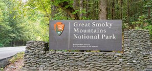 Un panneau indiquant le parc national des Great Smoky Mountains.