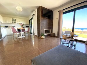 Family Villa | Living area | 32-inch Smart TV with satellite channels, TV, Netflix - Heliophos Villa Amalthia (Rhodes)