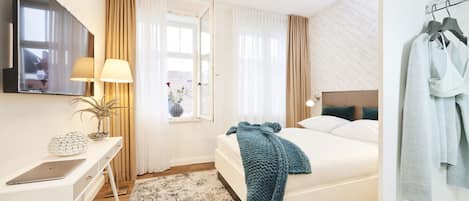 1 bedroom, in-room safe, desk, iron/ironing board