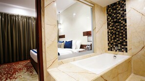 Fern Club Room | حمام | مناشف