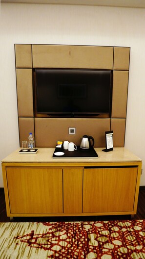 Winter Green Room | Minibar, caja fuerte, escritorio y espacio para trabajar con un portátil