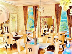 Daily full breakfast (GBP 15.95 per person)