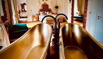 Decoración personalizada, muebles diferentes y cortinas blackout 