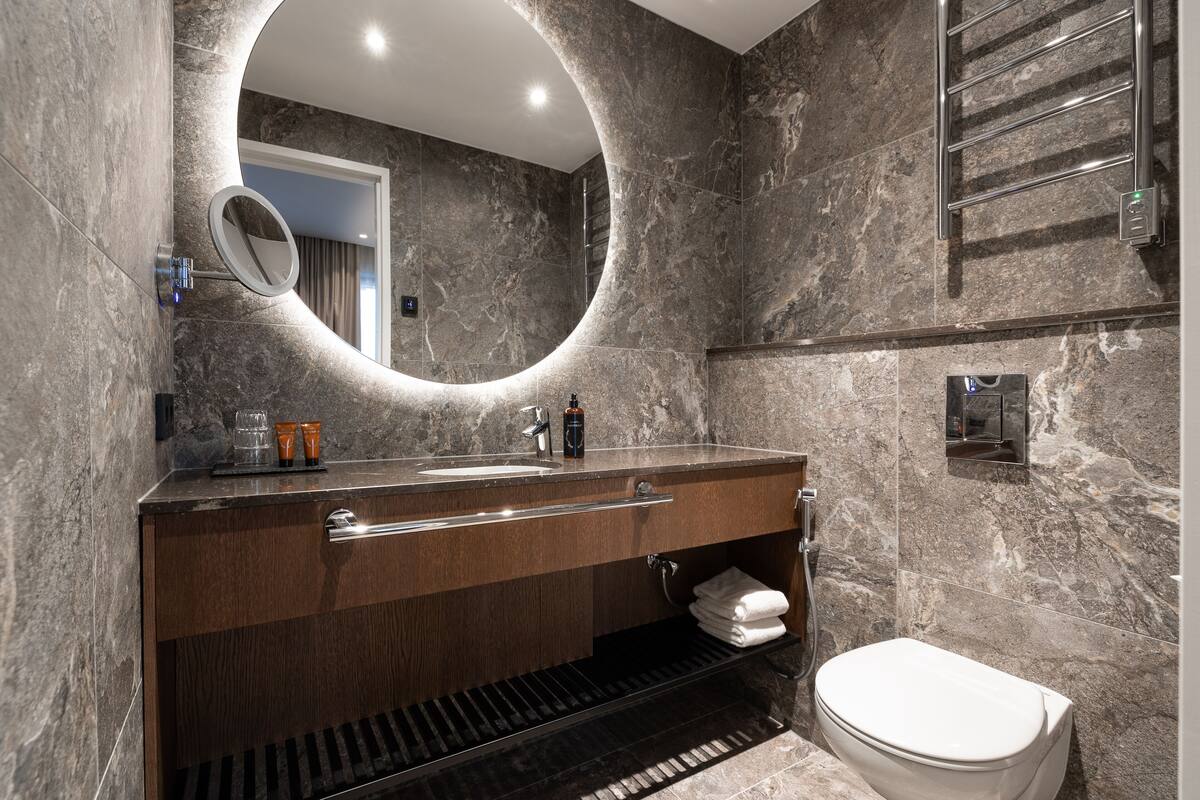 mystique deluxe spa, sauna | bathroom | hair dryer, bidet, heated floors, towels