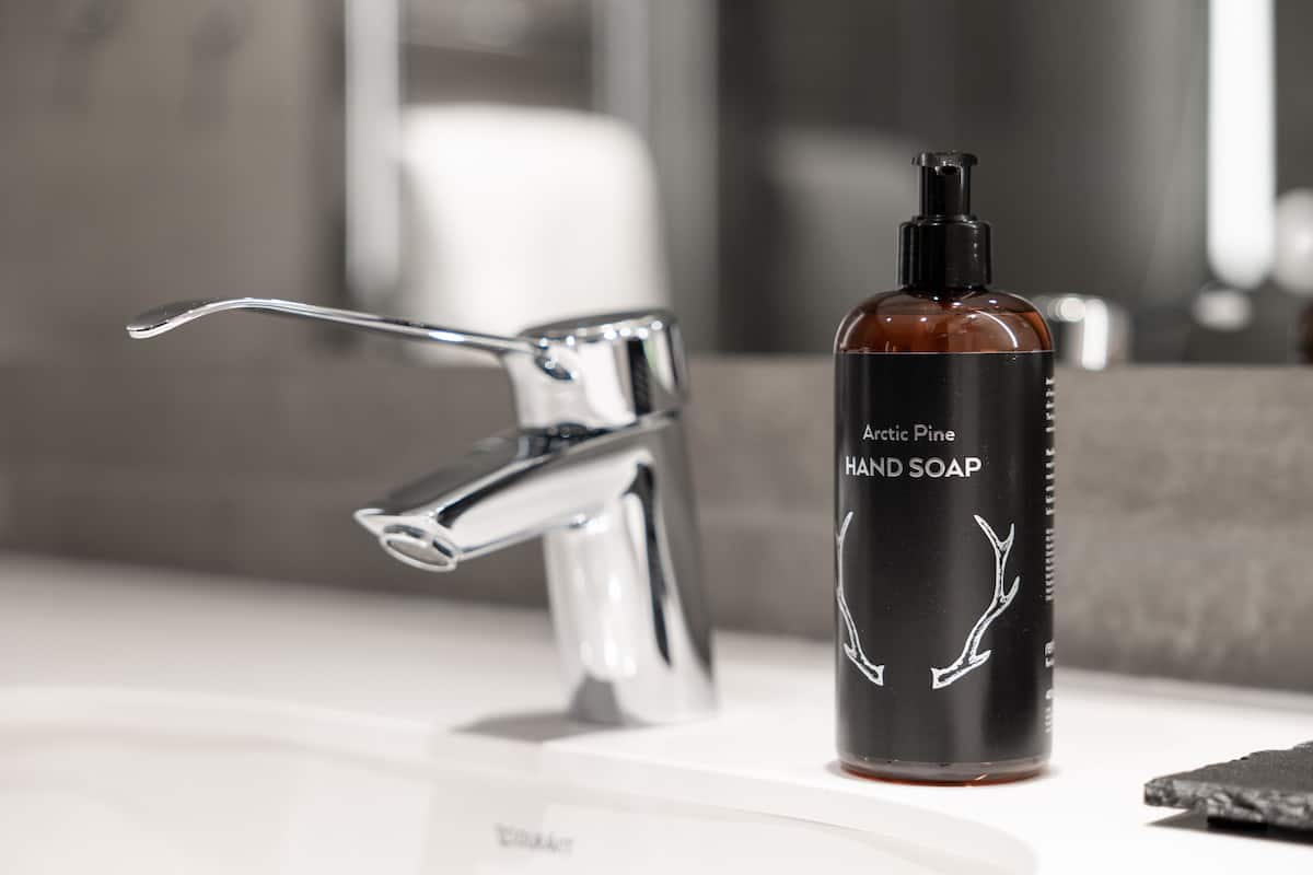 misty comfort single | bathroom | hair dryer, bidet, heated floors, towels