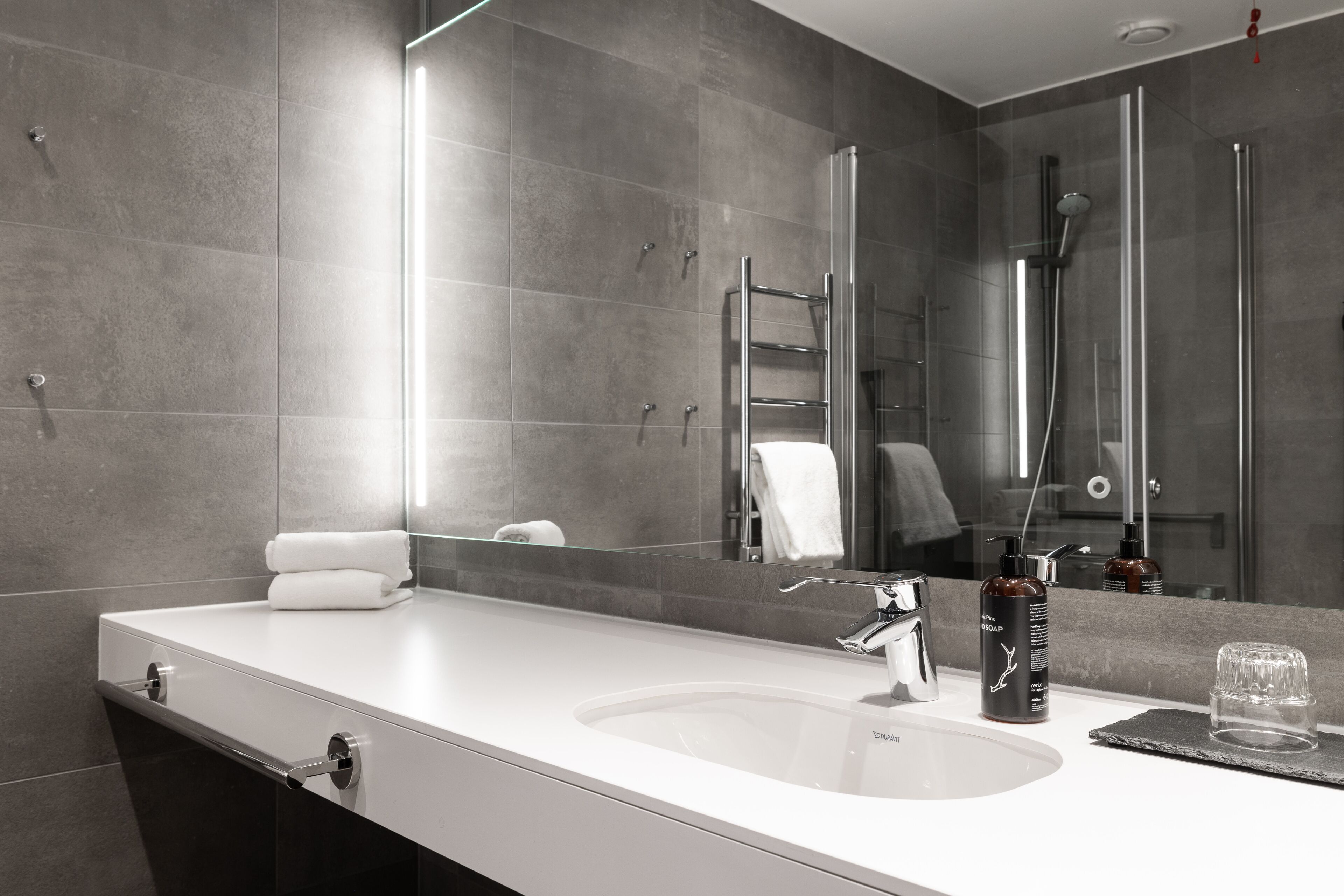 misty comfort single | bathroom | hair dryer, bidet, heated floors, towels