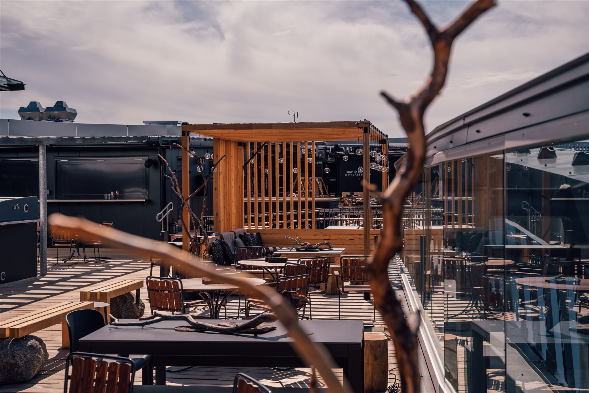 breakfast, lunch and dinner served