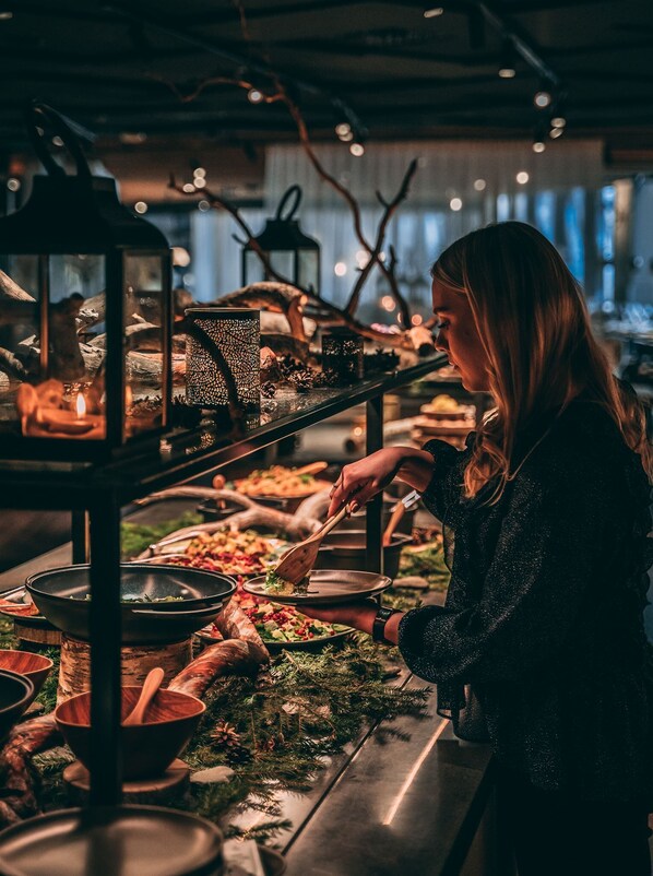 Breakfast, lunch and dinner served