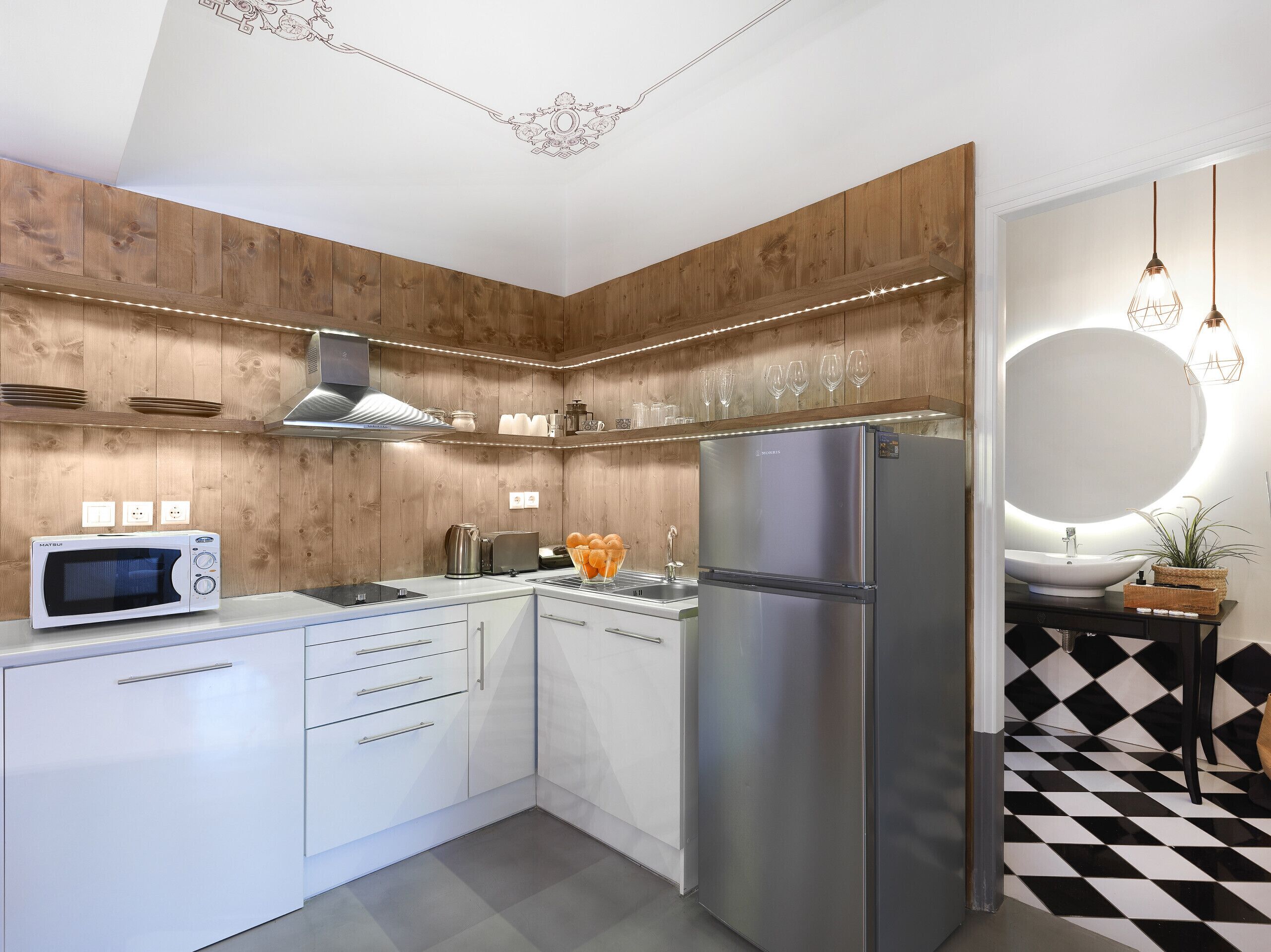 Fridge, microwave, oven, coffee/tea maker