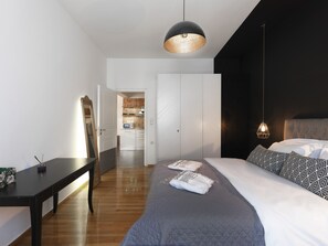 Iron/ironing board, wheelchair access