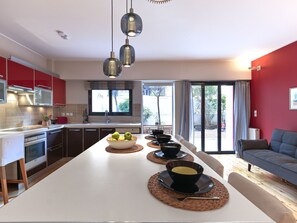 Kühlschrank, Mikrowelle, Ofen, Geschirrspüler