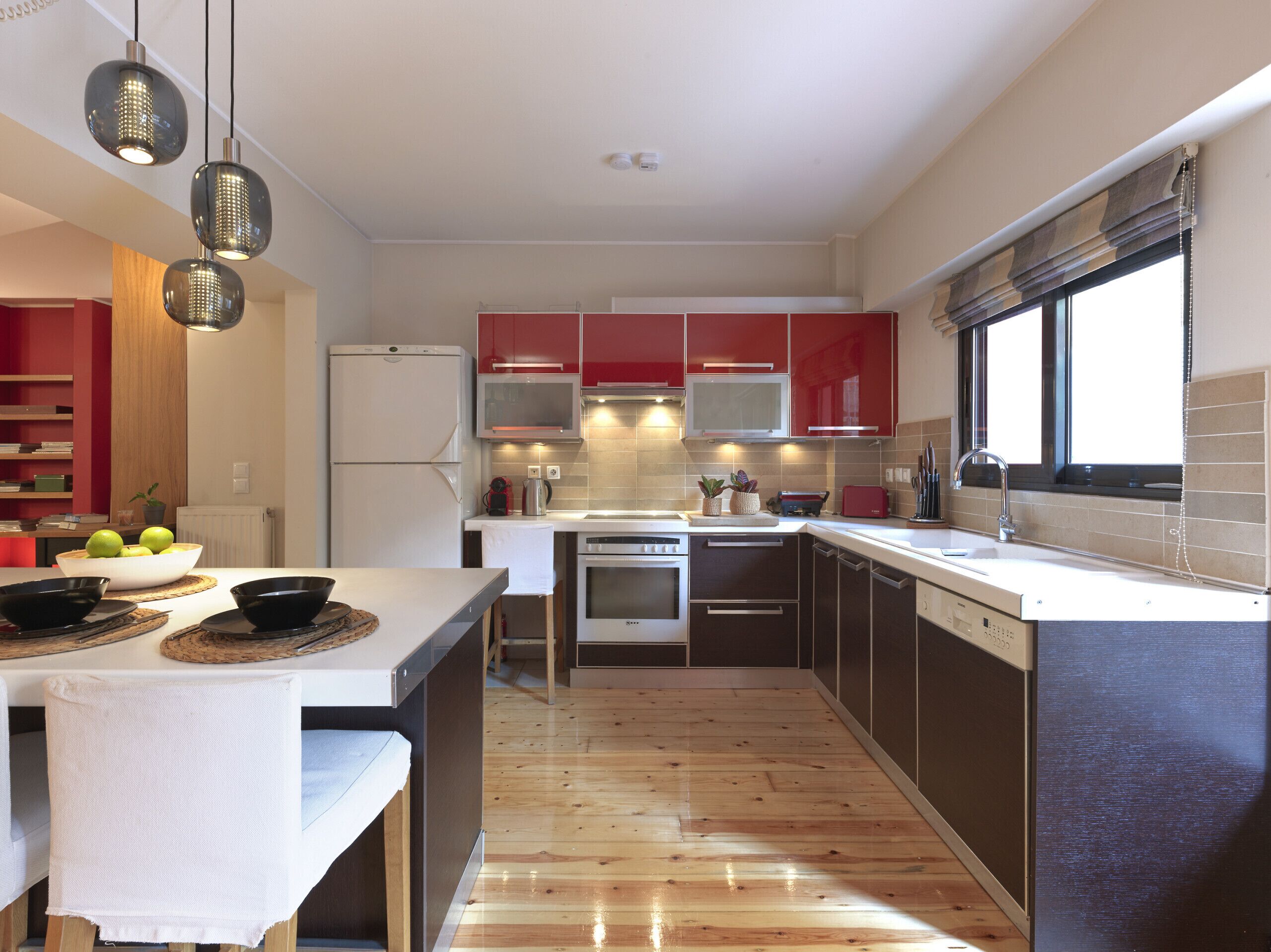 Kühlschrank, Mikrowelle, Ofen, Geschirrspüler