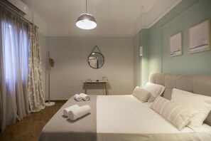 Iron/ironing board - Apollonos Amalia Studio (Athens)