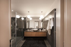 Een douche, een haardroger