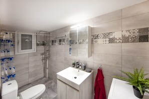 Douche, sèche-cheveux