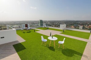 Outdoor dining - Beautiful Apartment (Accra)