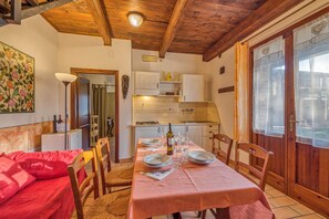 Dining - Rosehip apt with shared pool (Castiglione del Lago)