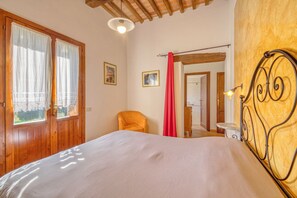 Family Apartment, Multiple Bedrooms, Mountainside (Poppy apt with shared pool) | 2 bedrooms, free WiFi, bed sheets - Rosehip apt with shared pool (Castiglione del Lago)