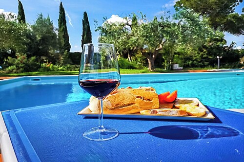 Rosehip apt with shared pool