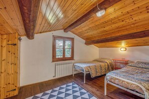 2 bedrooms, free WiFi, bed sheets - Rosehip apt with shared pool (Castiglione del Lago)