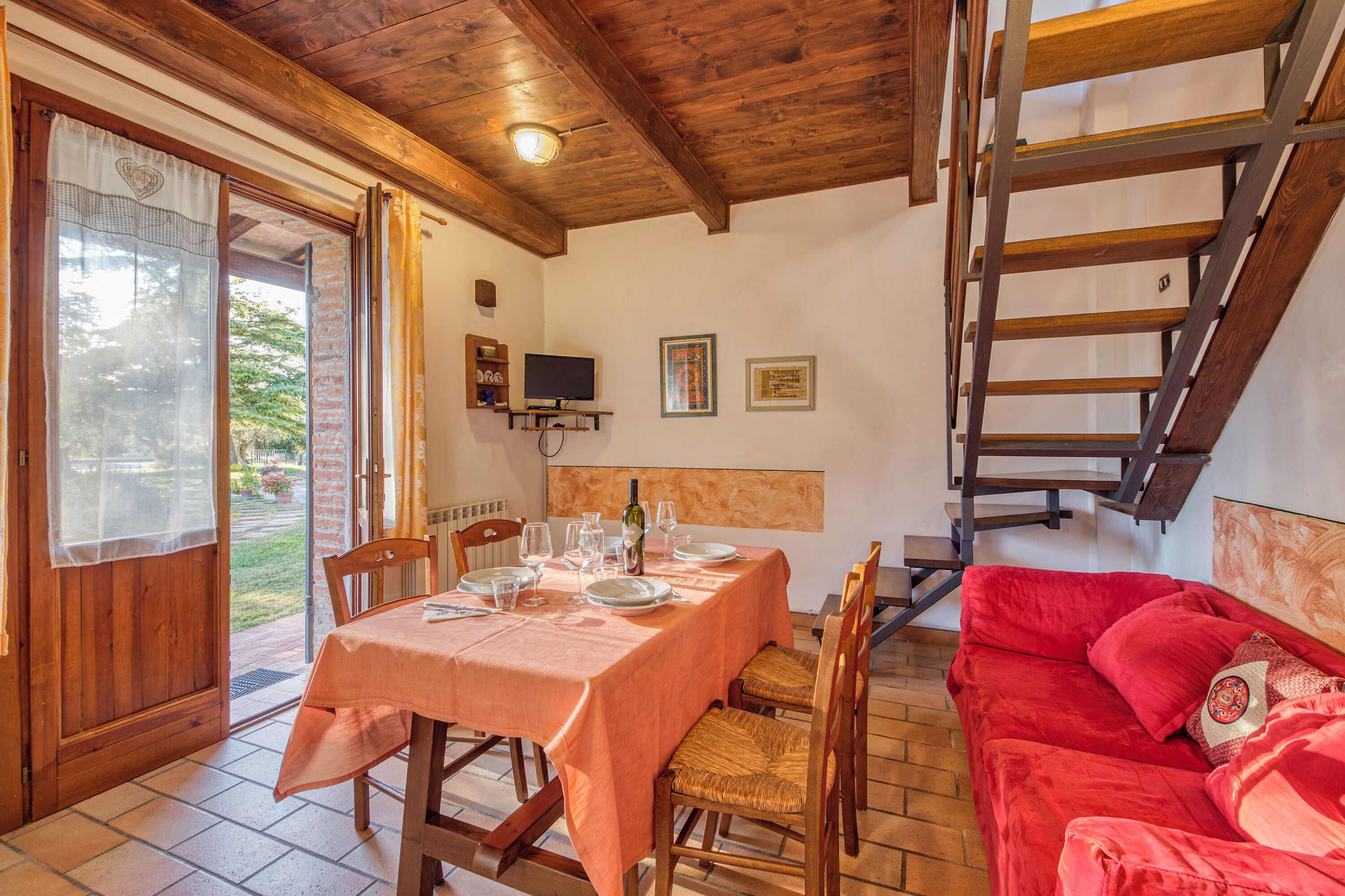 Appartement Familial, plusieurs chambres, côté montagne (Rosehip apt with shared pool) | Restauration