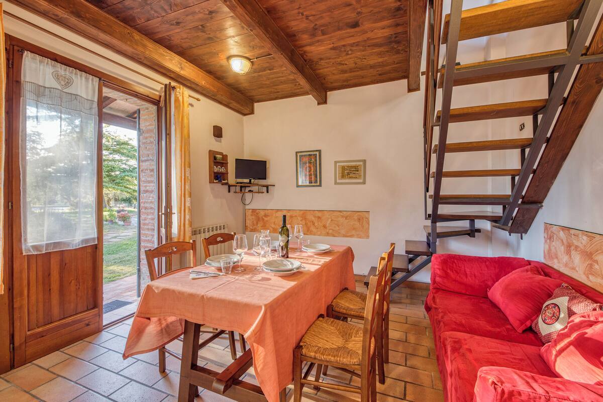 Appartement Familial, plusieurs chambres, côté montagne (Rosehip apt with shared pool) | Restauration