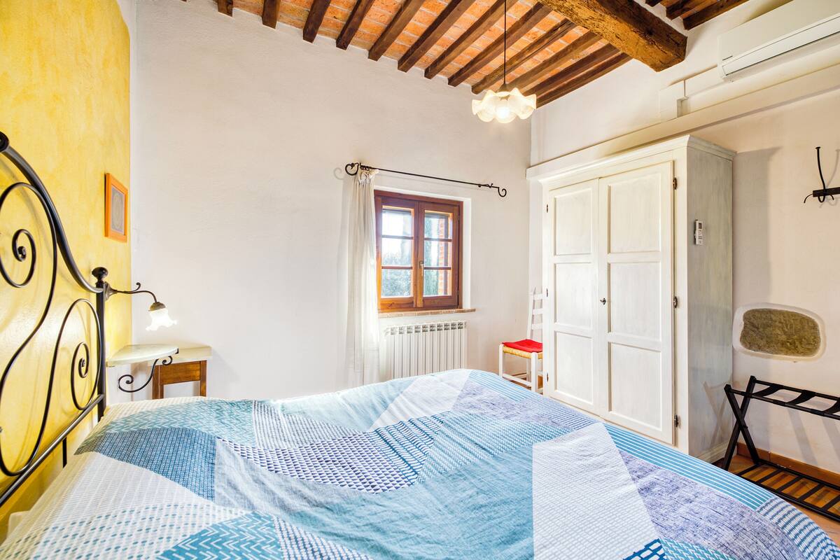 Family Apartment, Multiple Bedrooms, Mountainside (Willow apt with shared pool) | 2 bedrooms, free WiFi, bed sheets